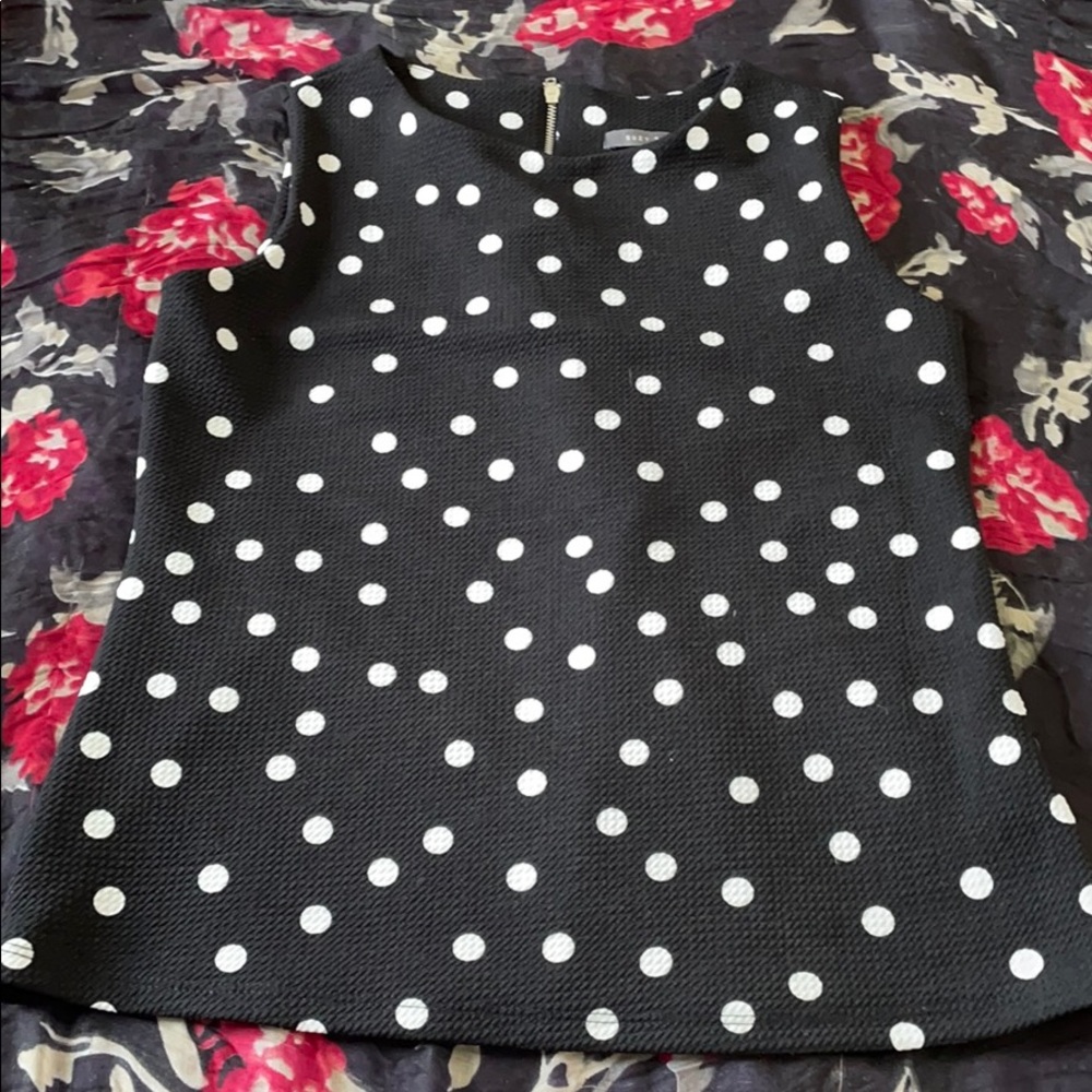 sleeveless top